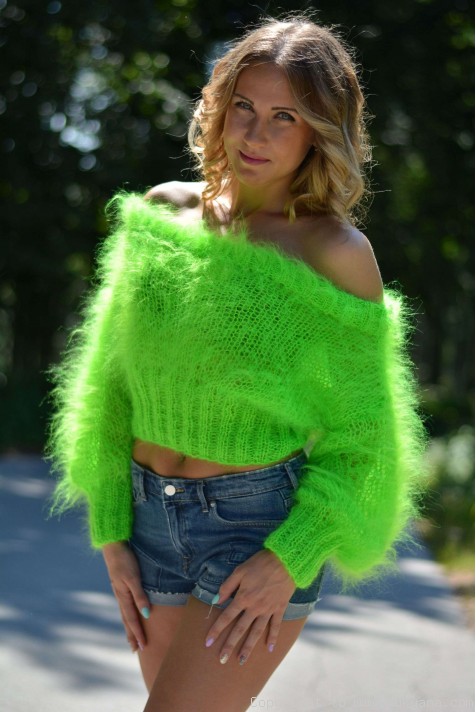 Cropped summer mohair sweater in neon green/CR17